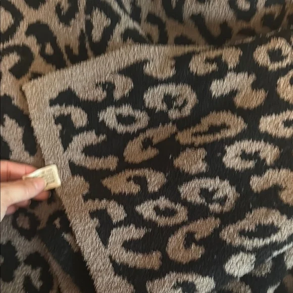 Comfy Luxe Leopard Print Blanket - Picture 6 of 6